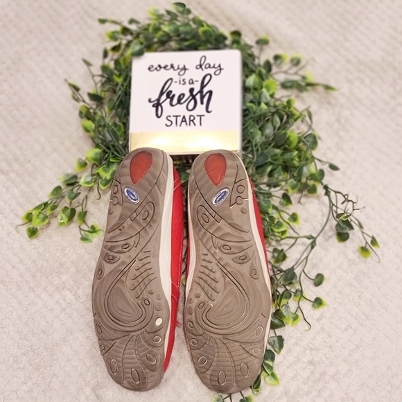 Super Comfortable Dr Scholls Flats - Picture 2 of 3